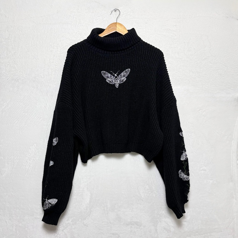 ROMWE Goth Moth Embroidered Crop Sweater Black 4XL Balloon Sleeve Whimsigoth - Picture 3 of 11